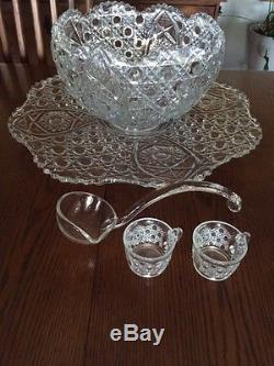 Beautiful LE Smith Glass Daisy & Button Punch Bowl Set-Excellent Condition