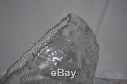 Beautiful Vintage Scalloped Edge Pressed Glass Large Punch BowlGreat Pattern
