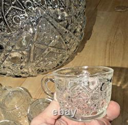 L E Smith Crystal Daisy and Button Punch Bowl 12 Cups, Glass Ladle beautiful