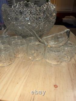 L E Smith Crystal Daisy and Button Punch Bowl 12 Cups, Glass Ladle beautiful