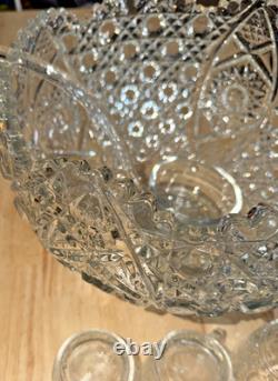 L E Smith Crystal Daisy and Button Punch Bowl 12 Cups, Glass Ladle beautiful