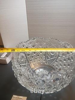 L E Smith Crystal Daisy and Button Punch Bowl 12 Cups, Glass Ladle beautiful con