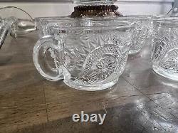 L. E. Smith Vintage Fifteen Piece Punch Bowl Set With Gold Colored Base