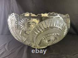 LE Smith Glass Punch Bowl With Ladle