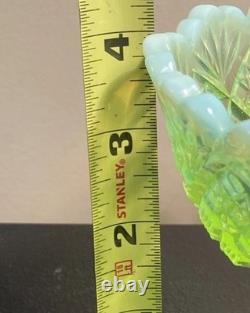 VTG Westmoreland Vaseline Uranium Fan & Feather Mini Punch Bowl Child Set Glows