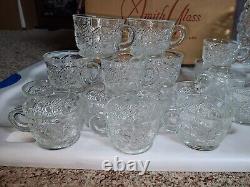 Vintage LE Smith 20pc Glass Daisy & Button Punch Bowl Set, Cups, Ladle, box